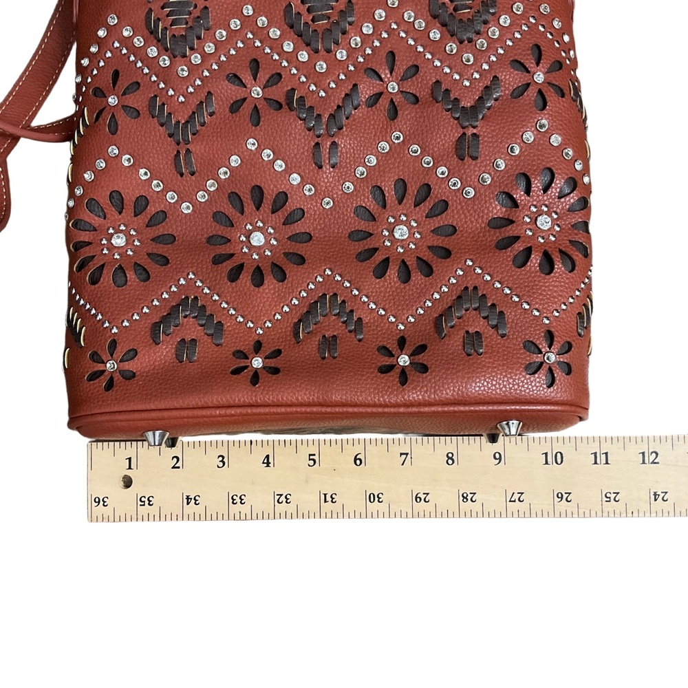 Charming Shyanne Cutout Western Crossbody Bag Purse - Picture 2 of 7